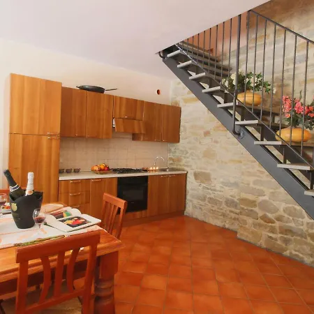 Mansion In Apecchio Near Lake And Pool بيت للعطل *