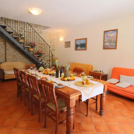 Mansion In Apecchio Near Lake And Pool