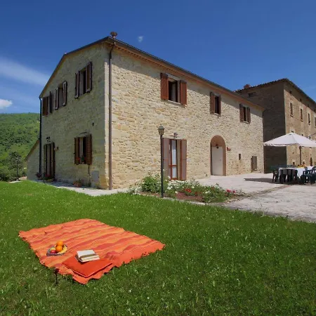 Mansion In Apecchio Near Lake And Pool 度假居