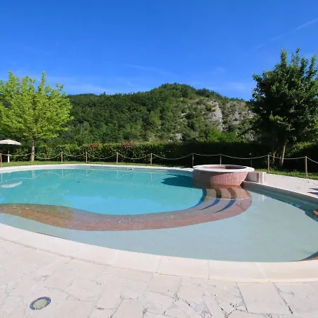 펜션 Mansion In Apecchio Near Lake And Pool 아페치노